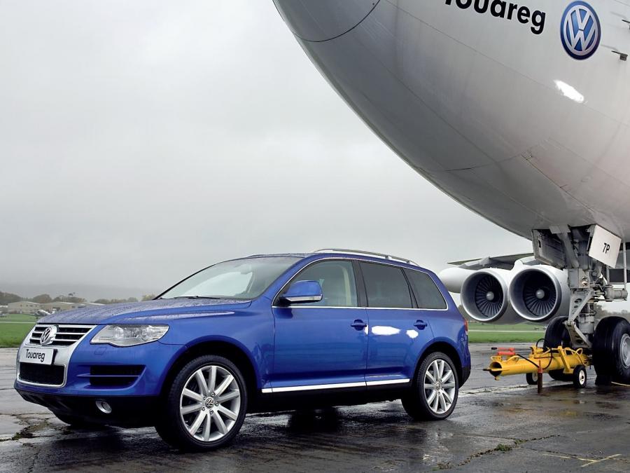  Volkswagen Touareg V10 TDi Tows Boeing 747 2006 года  (фото 8 из 10)